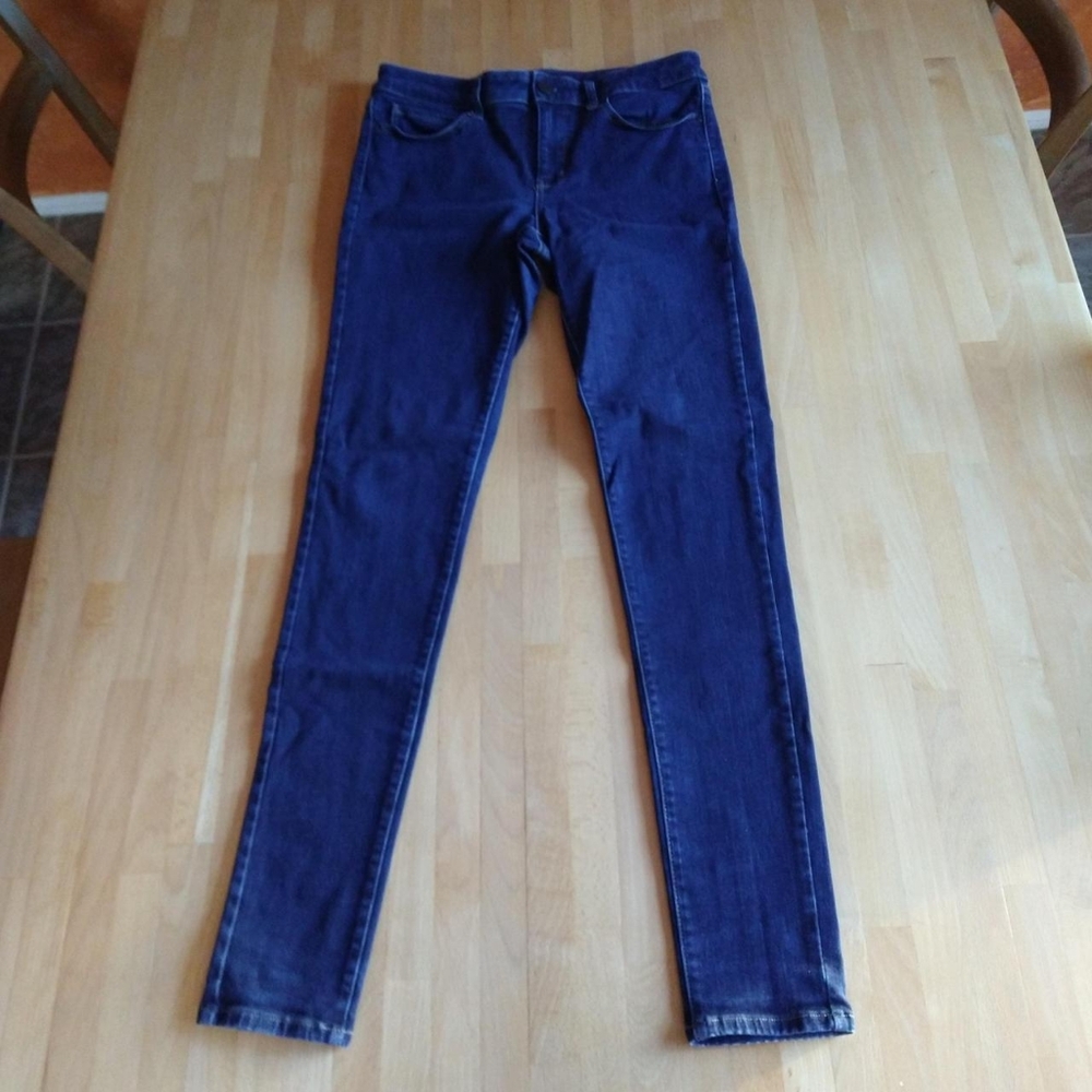 Uniqlo 27x32 inch skinny jeans.